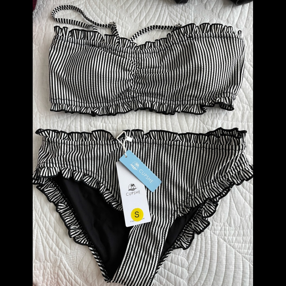 NBW Cupshe black and white striped bikini
